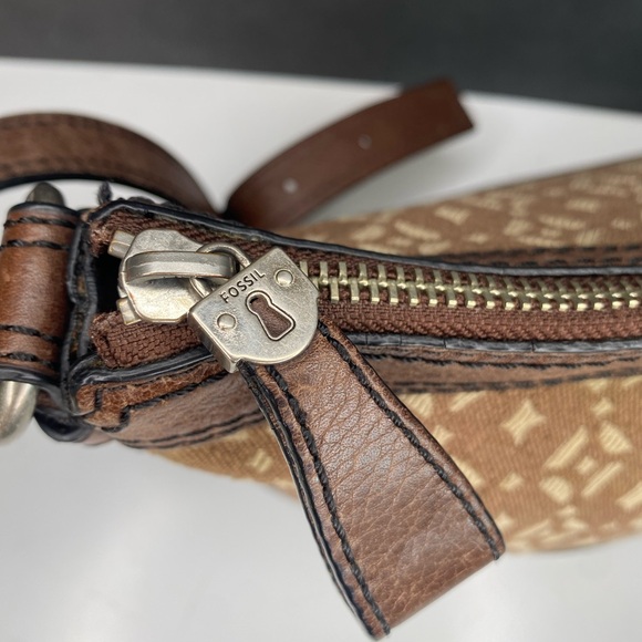 FOSSIL Bucket Style Top Zipper GORGEOUS Geometric TAPESTRY Leather shoulder Bag - Picture 6 of 8